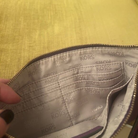 NWOT Violet Michael Kors wristlet - Picture 5 of 6